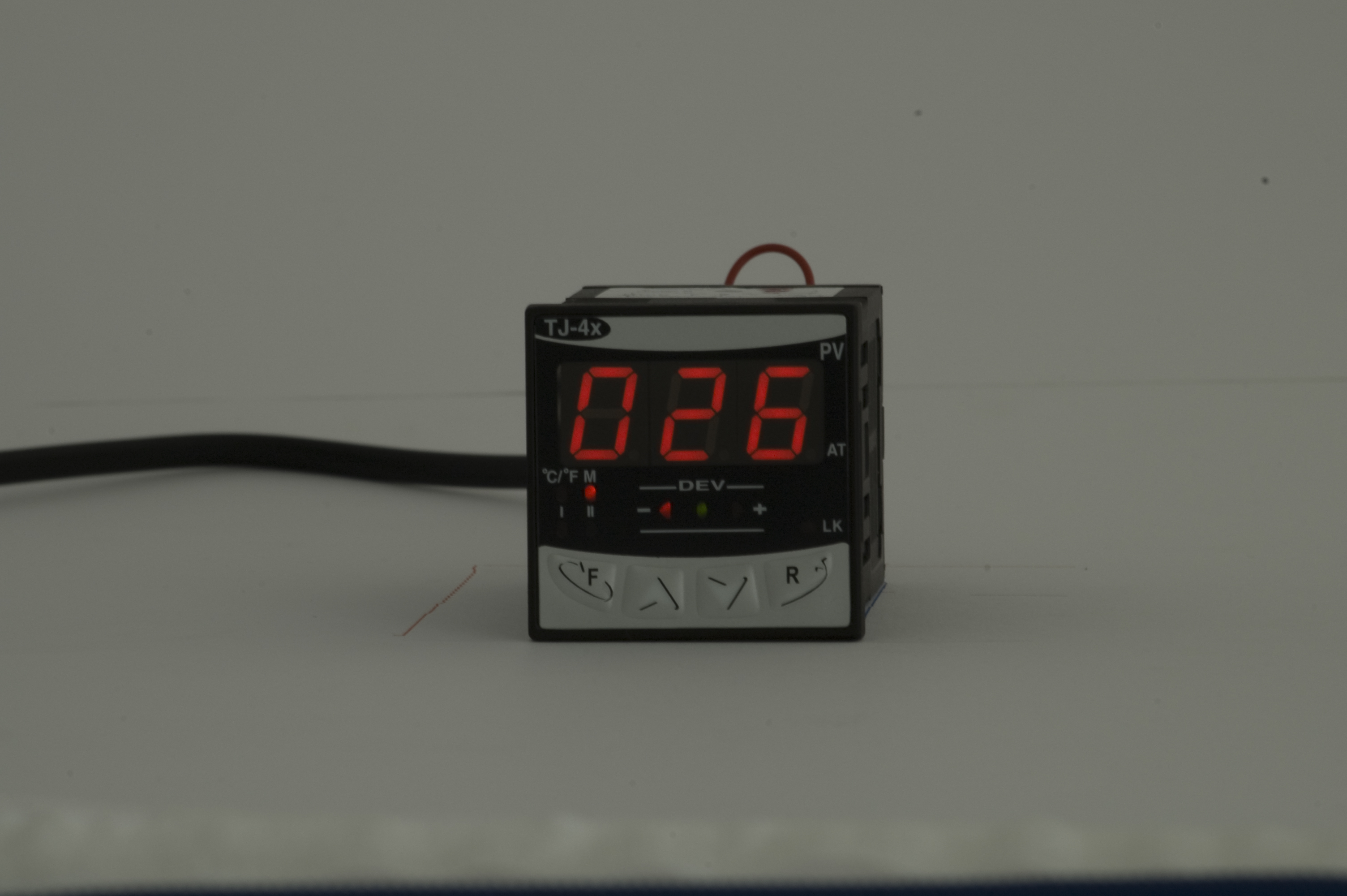 ProgrammableTemperature controller TJ44 L R, 4 DIGIT DISPLAY, 15-35VAC/DC